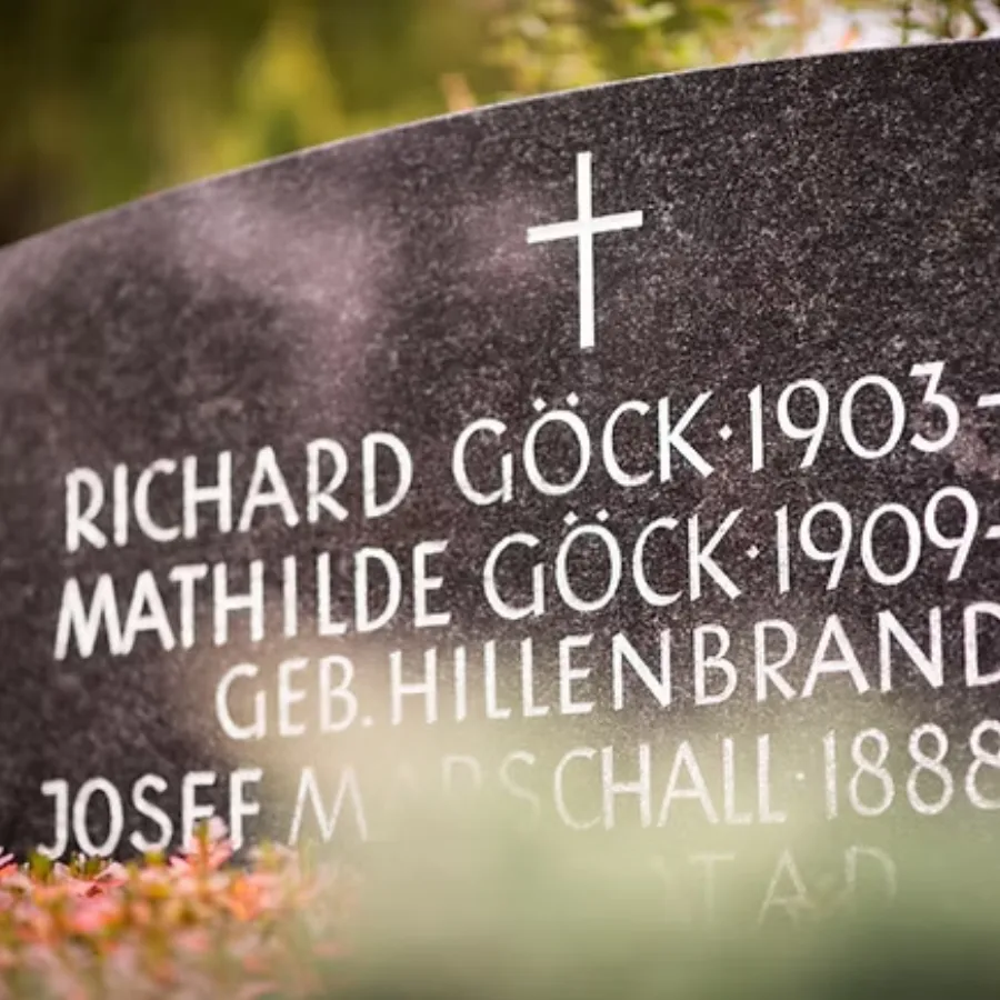 Grabstein auf einem Friedhof in Speyer